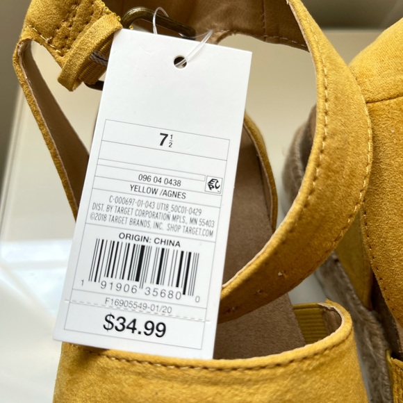 Universal Thread sandals - Picture 3 of 4